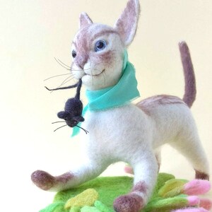 Cat and little mouse / Home decorations / Wool miniature /  Unique felt gift