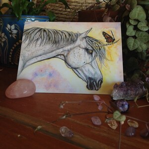 Écoutez, fantaisie, licorne, carte vierge : par l'artiste australien Dreamingofdarkhorses.