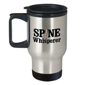 Spine Whisperer Travel Mug - Ze noemen me de Spine Whisperer Geïsoleerde Coffee Tumbler Cup - Spine Whisperer Gifts