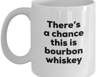 Può includere: Tazza da caffè in ceramica bianca con testo nero che recita "There's a chance this is bourbon whiskey".