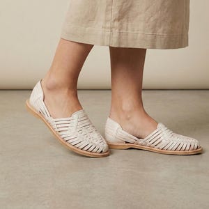 Mexican Huaraches for Women Closed Toe, Handwoven Natural Leather Sandals, Leather Sole, Cream