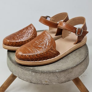 engraved huaraches for women, huarache sandal woman