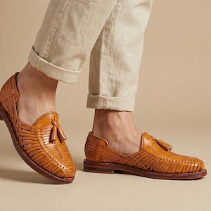 Huaraches Mexicanos para Hombre en Cuero, Modelo Motitas | Sandalias Artesanales de Piel Hechas a Mano | Calzado de Verano imagen 1