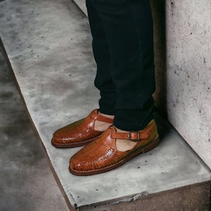 Mens huaraches with strap, Closed toe sandals. Made in Mexico