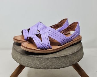 Huaraches mexicanos para mujer en color lila con punta abierta