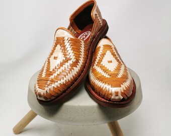 Mexican Huaraches for Men, Closed Toe Woven Leather Sandals  display picture 1
