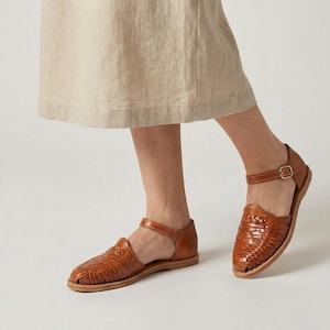 Braune Huaraches mit Schnalle für Damen – Elegantes und bequemes Design