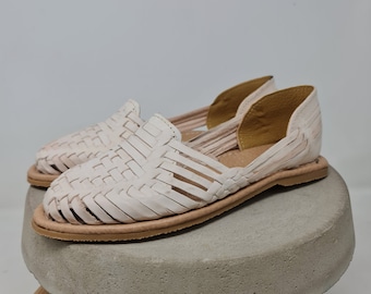 Mexican huaraches for women. Natural color leather sandals