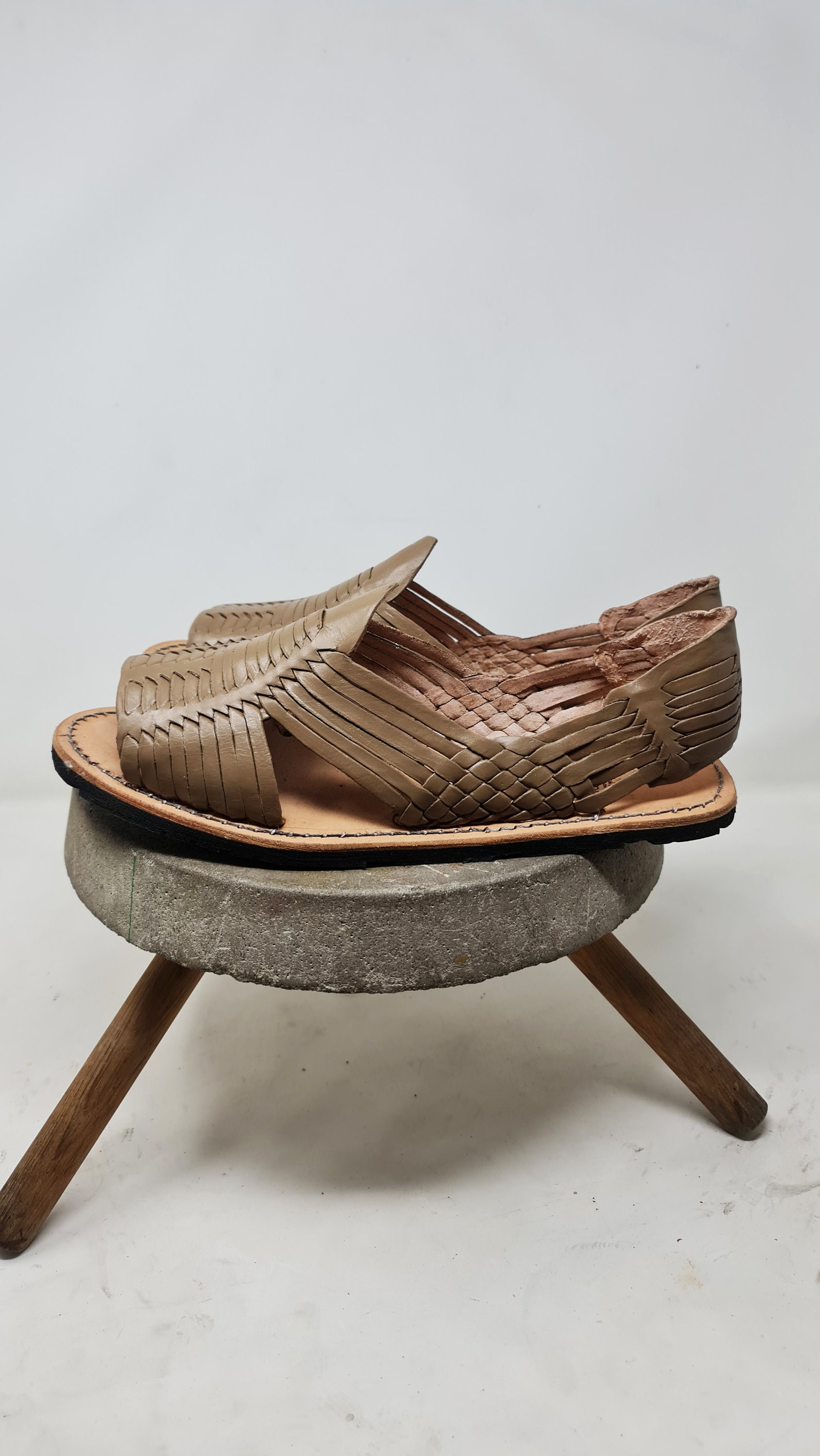 Mens huarache top sandals urban outfitters