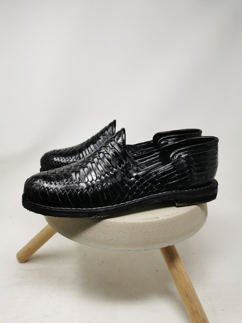 Mexican Huaraches for Men, Black Leather Sandals | Handmade Closed Toe Huarache Sandals | Summer Gift image 4