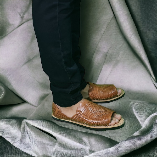Huaraches color marrón para hombre, sandalias hechas a mano de cuero con la punta abierta