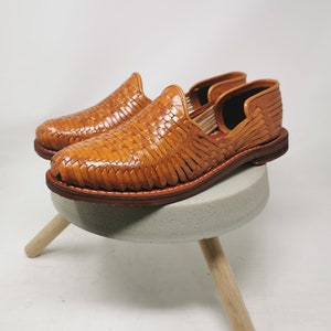 Men's closed toe huaraches in shedron color - handmade with genuine leather sole