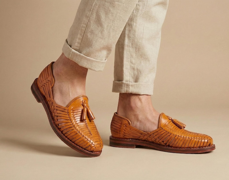 Huaraches Mexicanos para Hombre en Cuero, Modelo Motitas | Sandalias Artesanales de Piel Hechas a Mano | Calzado de Verano imagen 1