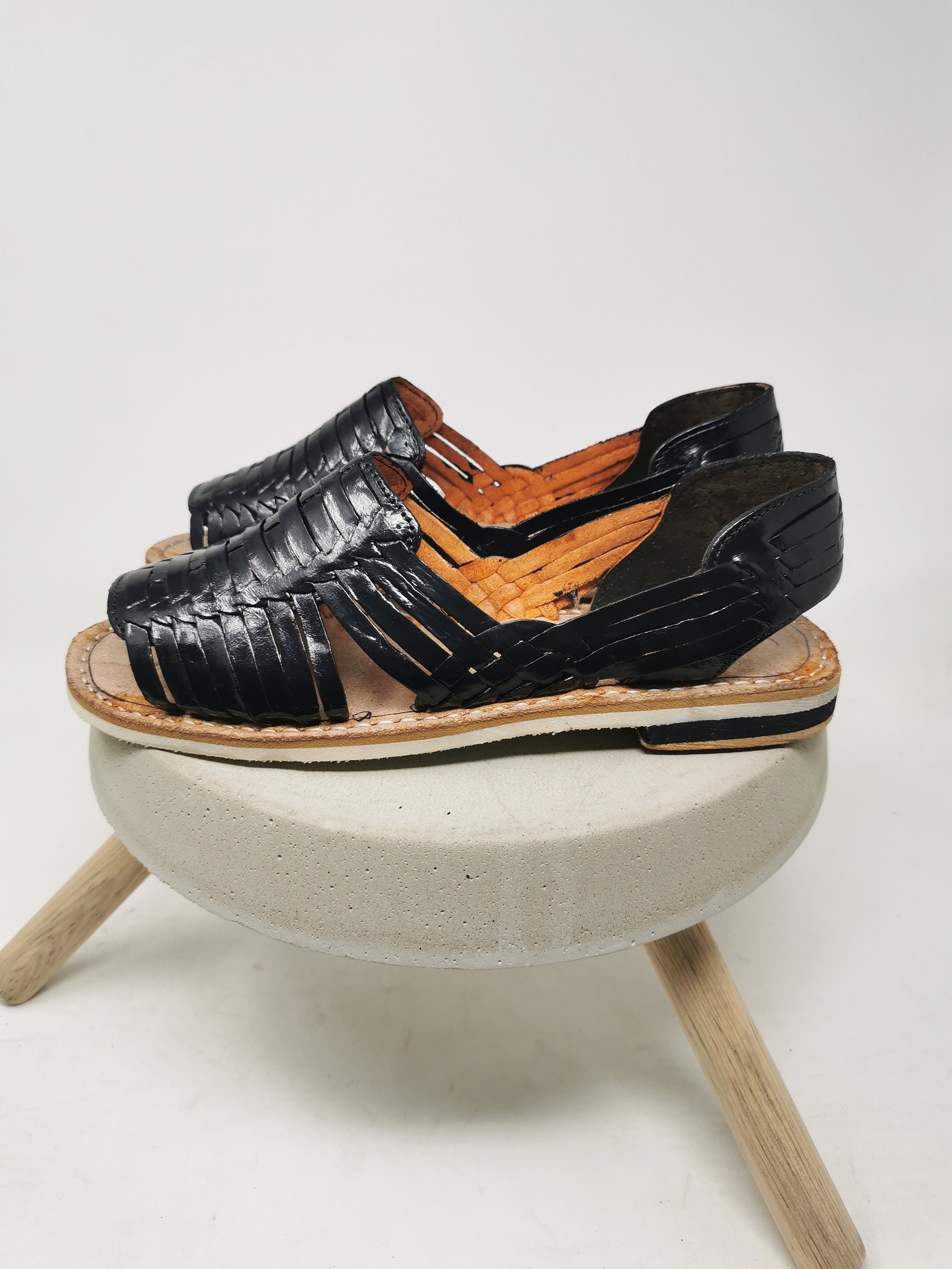 black huaraches women