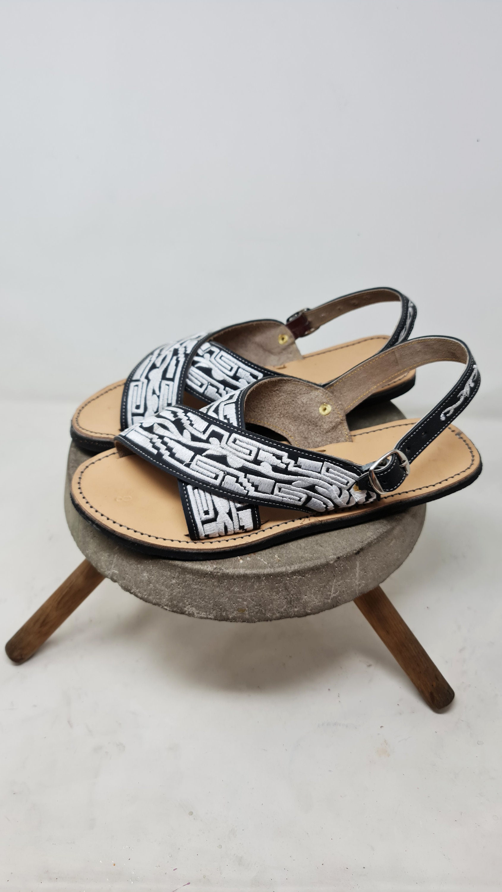 huaraches bear paw