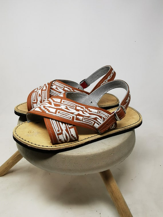 Huaraches cruzados para hombre. Sandalias con bordado | Etsy España