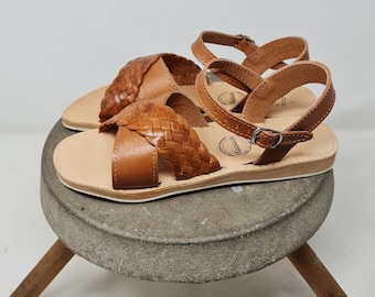 Mexican Huaraches for Women, Open Toe Woven Leather Sandals with Ankle Strap, Handmade Artisan Womens Shoes from Mexico