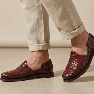 Stilvolle Huaraches mit geschlossener Spitze für Herren | Rot | Mexikanische Ledersandale | Handgefertigte Herrensandale, alle Größen | Boho