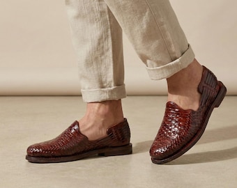Huaraches Mexicanos para Hombre, Punta Cerrada Color Vino, Elegantes Sandalias de Cuero Artesanales Hechas a Mano en México