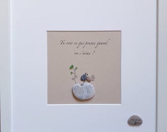 Pebble Art Tableau "On s’aime" 27x27x6 cm, artiste suisse Melinda Blomma, cadeau original toutes occasions fait main, minimaliste
