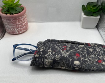 Apothecary fabric glasses case, ideal to store readers, drivers, bifocal and sunglasses.
