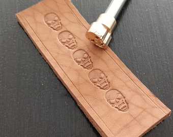Herramienta para estampar cuero con forma de calavera de latón: Mango de acero inoxidable