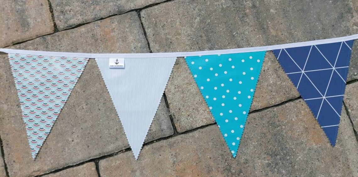 Wimpelkette Outdoor 7 Stück – Je 2,2 M Lang, Wetterfest, 7 Farben – Für Geburtstag, Gartenparty, Hochzeit & Deko Drinnen/draußen