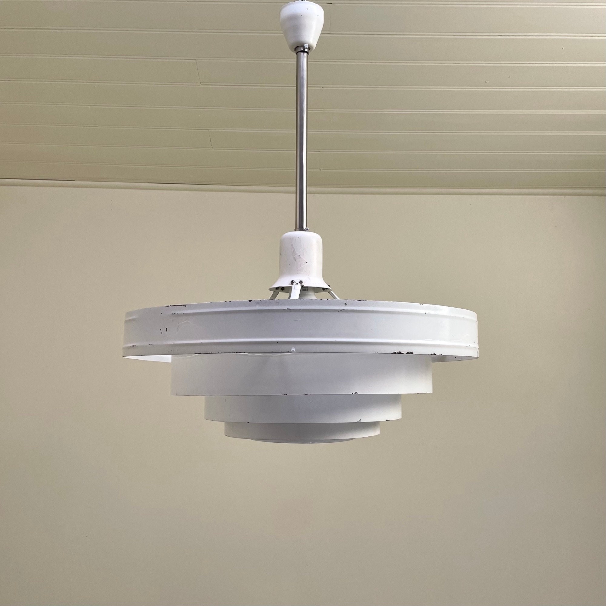 Suspension Minimaliste Polonaise