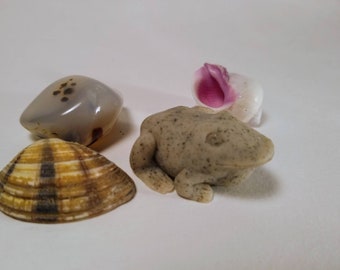 Tiny tree frog sculpture stone-look polymer clay