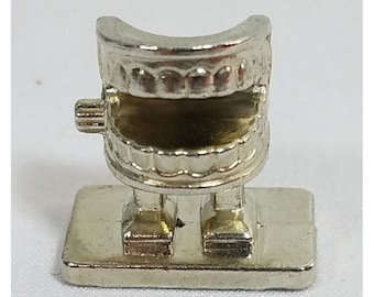 Movie Scene it? 2nd edition Chattering Teeth token replacement mover piece pawn