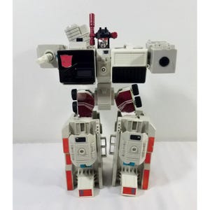 Transformers Metroplex G1 Vintage 1985 Hasbro Action Figure