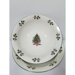 Gibson Noel Morning Bowls lot of 2 Christmas Tree Holly Berry 6.5&quot;