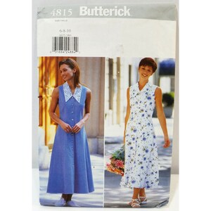 Puede incluir: Un patrón de costura para un vestido sin mangas con cierre de botones en la parte delantera y cuello. El patrón es para las tallas 6-8-10 y es de Butterick.