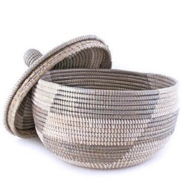 Baskets with lids,basket storage,baskets for planters,vintage woven basket lid black, woven sisal basket,woven vintage basket,boho decor,