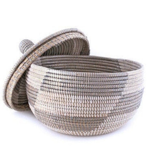 Baskets with lids,basket storage,baskets for planters,vintage woven basket lid black, woven sisal basket,woven vintage basket,boho decor,