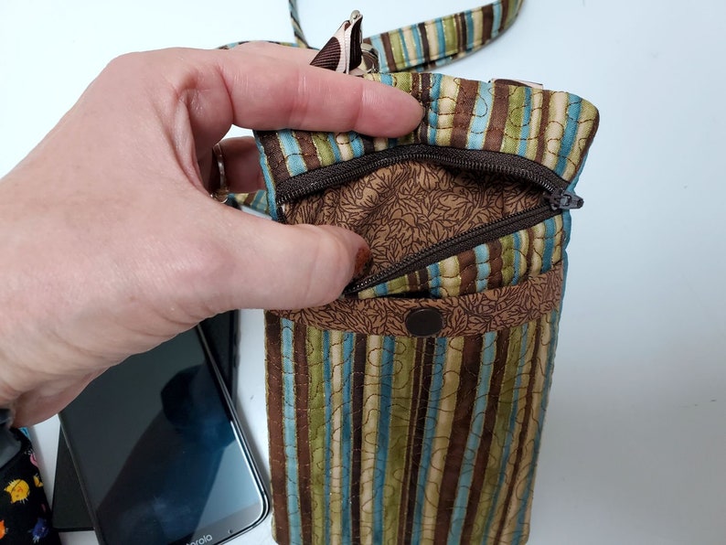 ITH Cellphone Holder Zipper Bag, Phone Case Embroidery, In The Hoop Zipper Bag, Cellphone Embroidery Design DIGITAL FILE 6x10 Hoop image 5