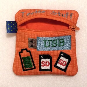 ITH Techie Stuff Mini Zipper Bag, In The Hoop Zipper Bag, Gadget Zipper Bag, Techie Broderi Design - 4x4 Hoop - DIGITAL FIL bild 4