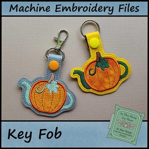 ITH Herbst Kürbis Schlüsselanhänger - Herbst Taschen Anhänger - Herbst Halloween Taschenanhänger - Teekanne Stickdatei - Teekanne Stickdatei - DIGITALE DATEI