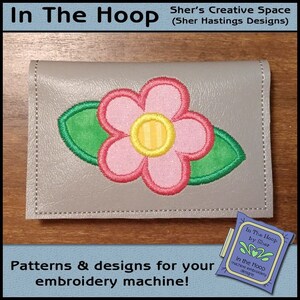 ITH Titular de tarjeta de crédito de flor simple, cartera de flores, caja de tarjeta de crédito de flores, diseño de bordado de flores - aro de 5 x 7 - ARCHIVO DIGITAL