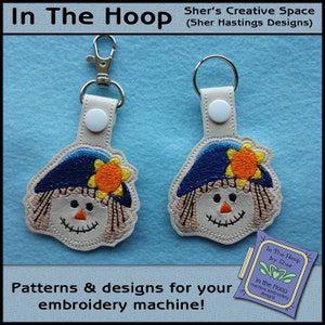 ITH Vogelscheuche Schlüsselanhänger, Vogelscheuche Vinyl Schlüsselanhänger, Halloween Taschenanhänger - Maschinenstickerei Design - DIGITALE DATEI