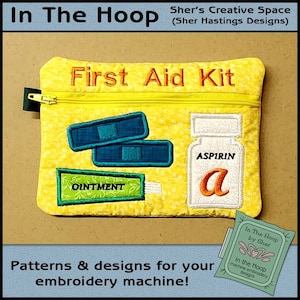 Puede incluir: Una bolsa amarilla con cremallera con el texto "First Aid Kit" bordado en ella. La bolsa tiene varios artículos de primeros auxilios bordados en ella, incluidos vendajes, ungüento y una botella de aspirina. El texto "In The Hoop by Sher" también está bordado en la bolsa.