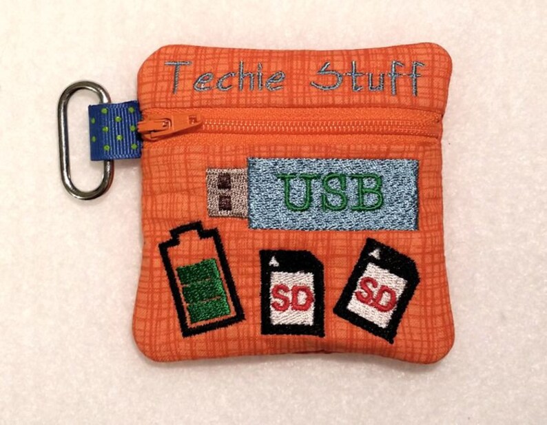 ITH Techie Stuff Mini Zipper Bag, In The Hoop Zipper Bag, Gadget Zipper Bag, Techie Broderi Design - 4x4 Hoop - DIGITAL FIL bild 2
