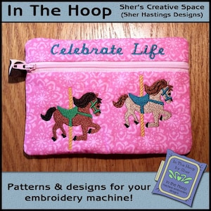 ITH Carousel Horse Zipper Bag, In The Hoop Zipper Bag, Horse Zipper Bag, Horse Borduurwerk - 5 x 7 Hoop - DIGITAAL BESTAND