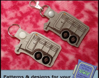 ITH Small Horse Trailer Key Fob - Vinyl Key Fob - Horse Trailer Bag Tag - Machine Embroidery Design - DIGITAL FILE