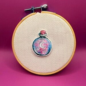 Moon dust Needle Minder