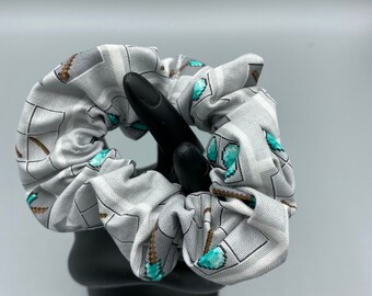 Scrunchies hergestellt mit verschiedenen lizenzierten Stoff