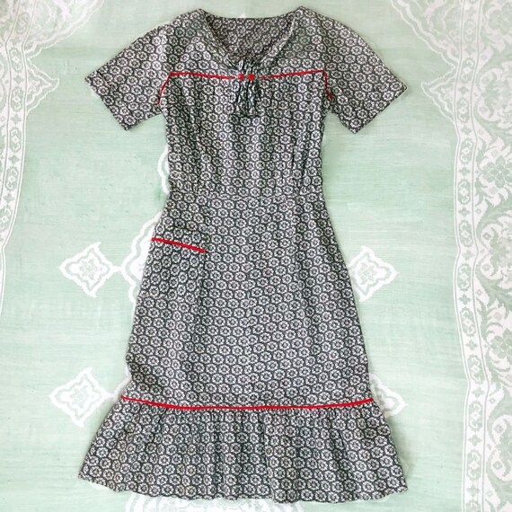 Vintage 1940s dress Cotton Day Dress Feedsack Grey
