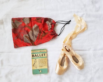 Pointe shoe bag - Ballet shoe bag - Dance shoe bag - Dance gift - Ballet gift - Small bag - Gift for dancer - Drawstring bag