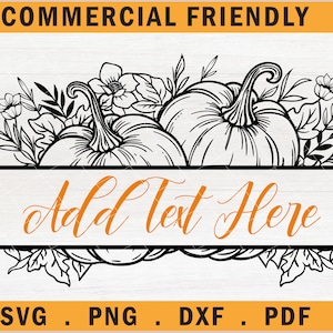 Könnte beinhalten: Schwarz-weiße Grafik zum Thema Herbst mit zwei Kürbissen, Blumen und Blättern. Der Text "Add Text Here" ist in orangefarbener Schrift, mit "COMMERCIAL FRIENDLY" oben. Die Dateitypen sind: SVG, PNG, DXF und PDF.