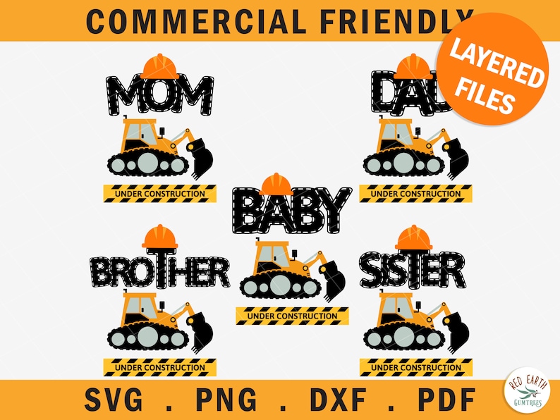 Pu&ograve; includere: Un set di cinque file SVG stratificati per progetti di artigianato. Ogni file presenta un veicolo da costruzione nero e giallo con una parola diversa: "Mamma", "Pap&agrave;", "Beb&egrave;", "Fratello" e "Sorella". Ogni veicolo ha un cartello giallo "In costruzione".